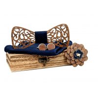 Set dřevěného motýlku, kapesníčku, brože a manžetových knoflíčků - Vyřezávané listy, modrý