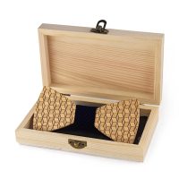 Set dřevěného motýlku a kapesníčku - 3D kostky