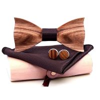 Set dřevěného motýlku, manžetových knoflíčků a kapesníčku - 3D s hnědým středem