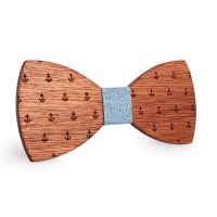 Dřevěný motýlek - Kotvy, modrý střed